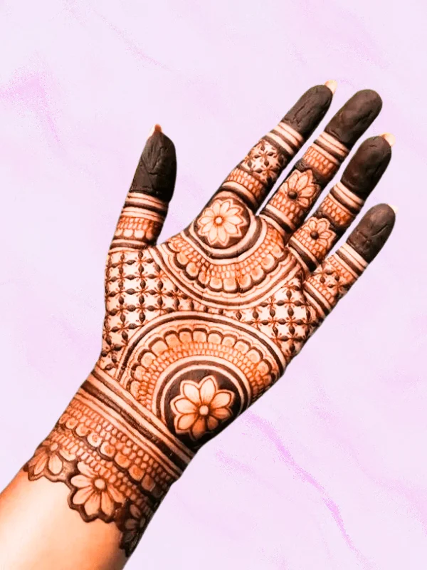 A medley of traditional and contemporary in a simple front hand mehndi