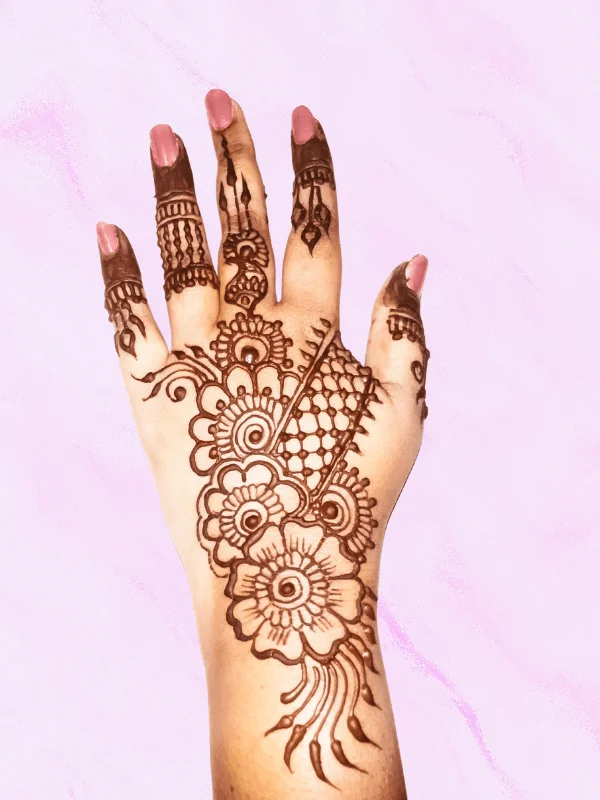 A rendezvous of simplicity and style in a front hand mehndi artwork