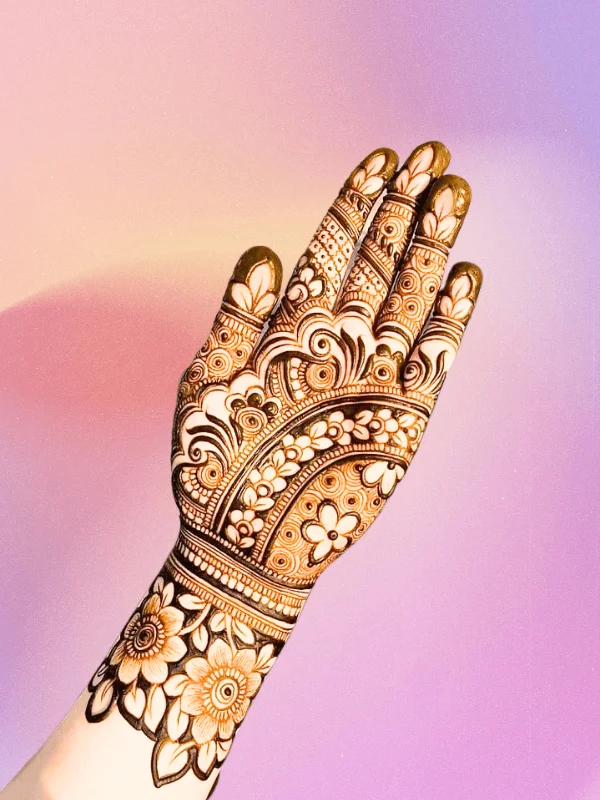 Classic front hand simple mehndi pattern – simplicity meets beauty