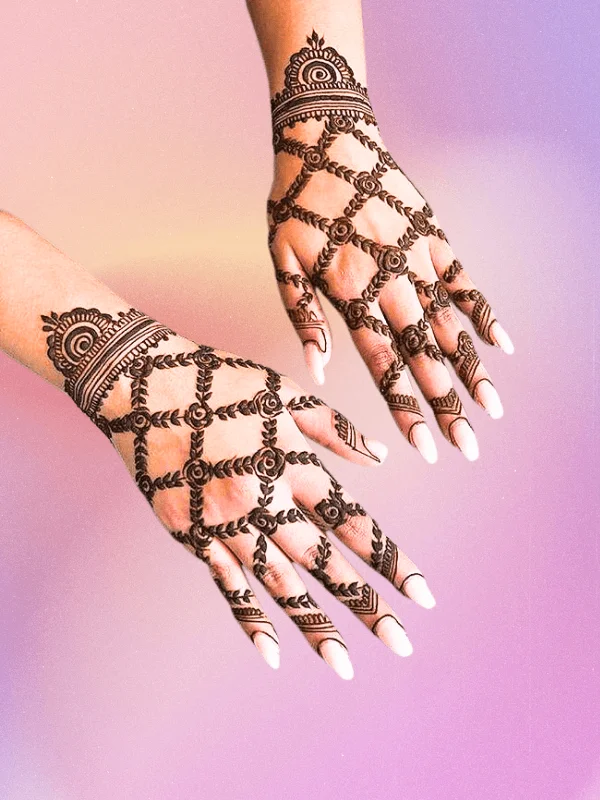 Intricate yet simple mehndi artwork for front hand adornment